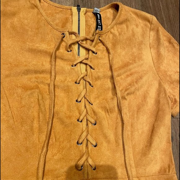 Brand New, woman's Suede Dress, size 4, mustard color, high quality - Picture 3 of 5